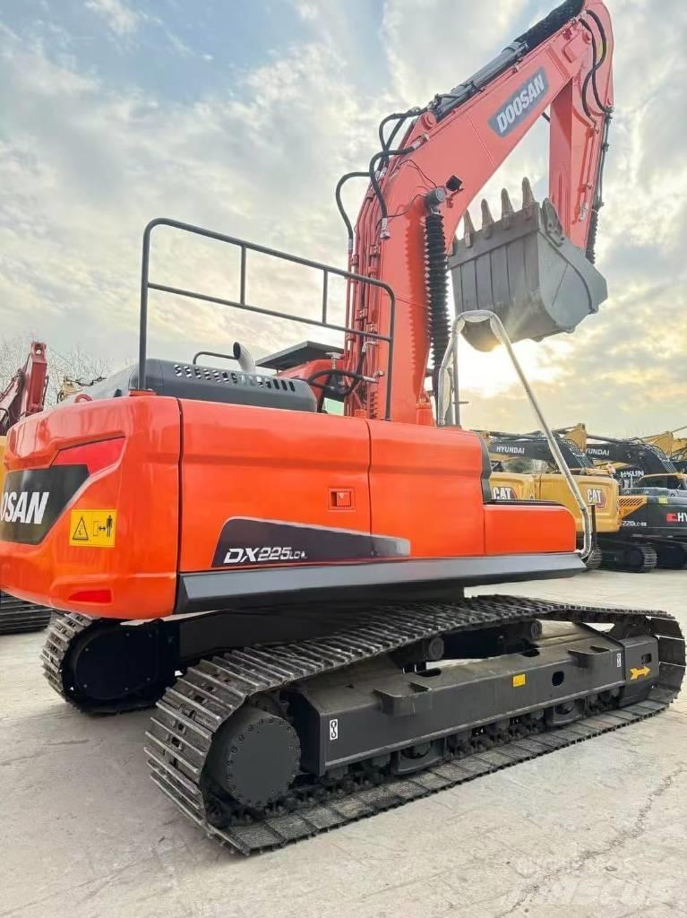 Doosan DX 225 LCA Escavadoras Midi 7t - 12t