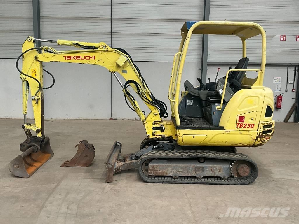 Takeuchi TB 230 Mini Escavadoras <7t