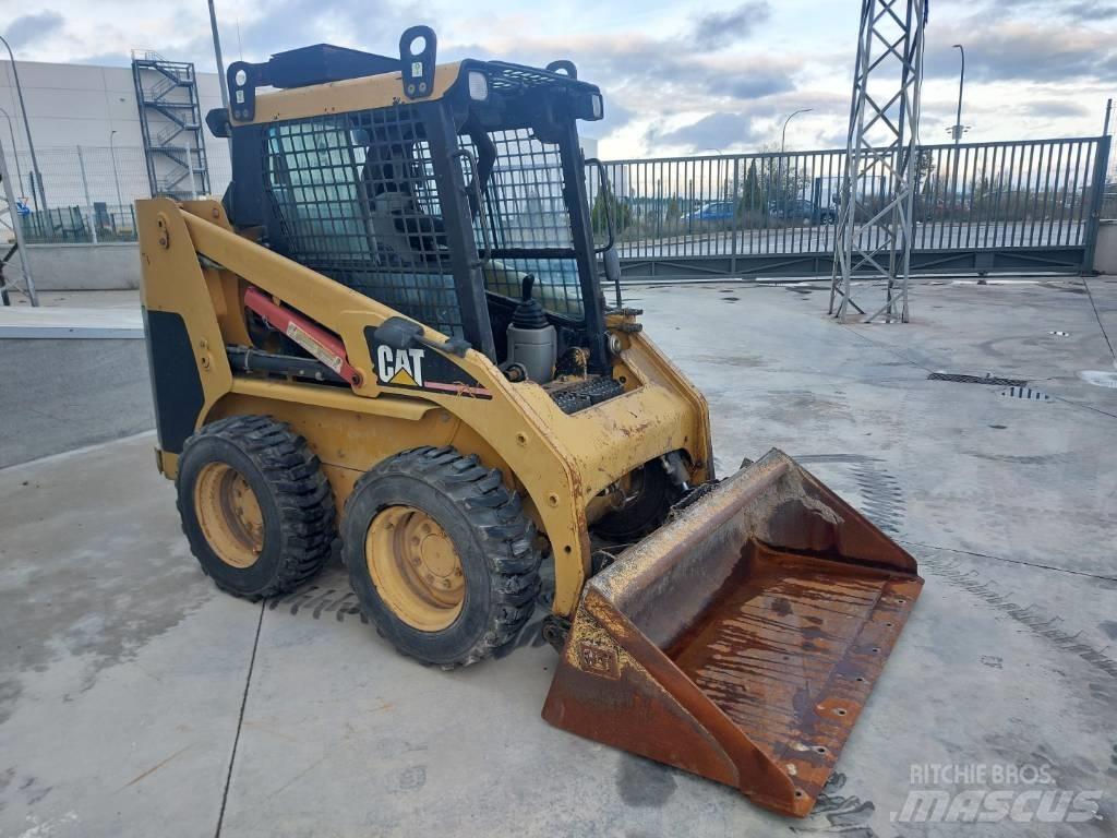 CAT 216 Carregadoras de direcção deslizante