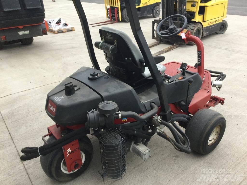 Toro 3250D Corta-Relvas Riders