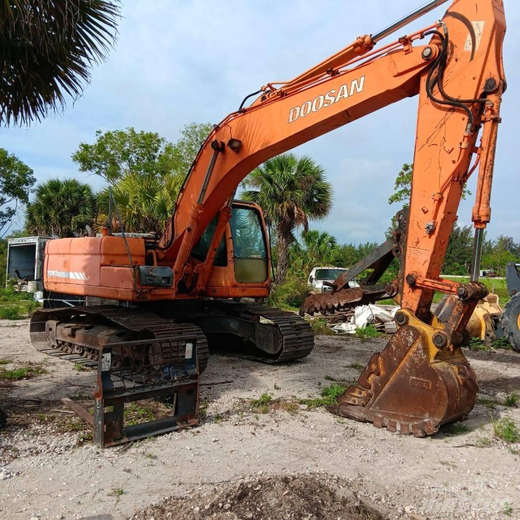 Doosan DX 225 LC Escavadoras de rastos