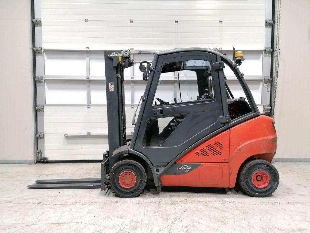 Linde H25T-02 Empilhadores a gás
