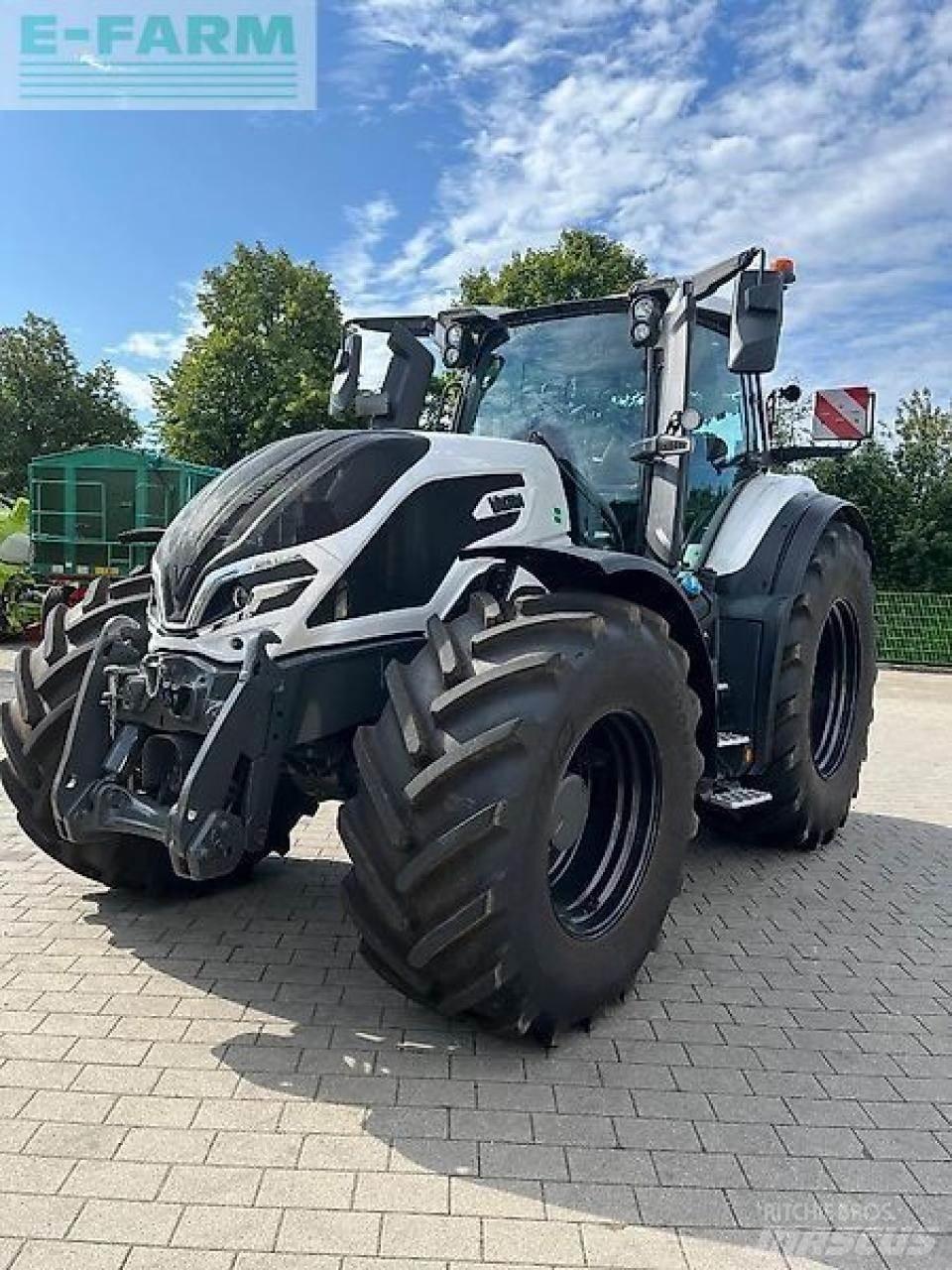 Valtra q245 Tratores Agrícolas usados