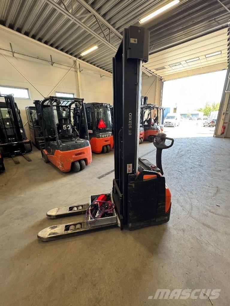 Toyota SWE160 Empilhador para operador externo