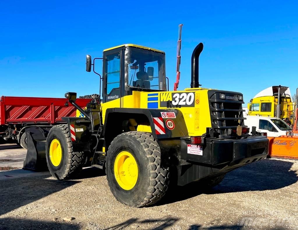 Komatsu WA 320 Pás carregadoras de rodas