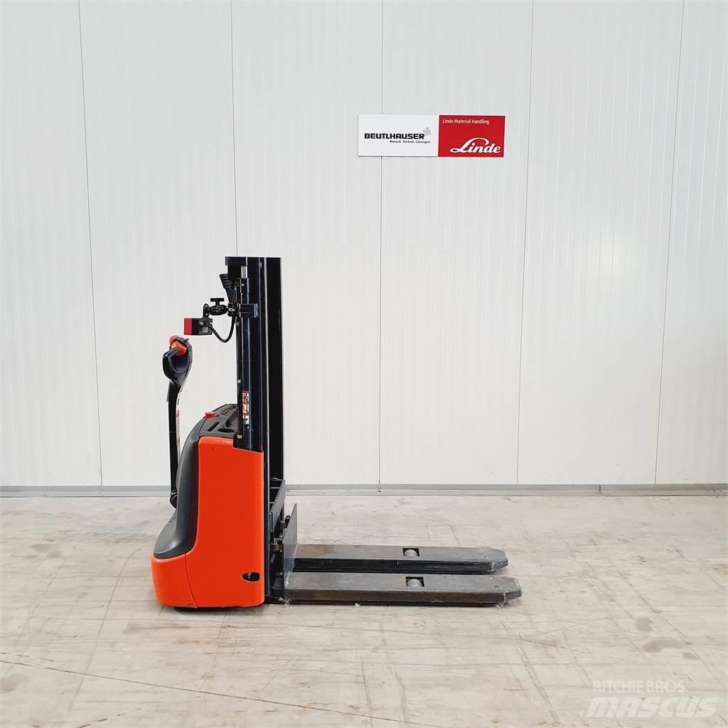 Linde L12 Empilhador para operador externo