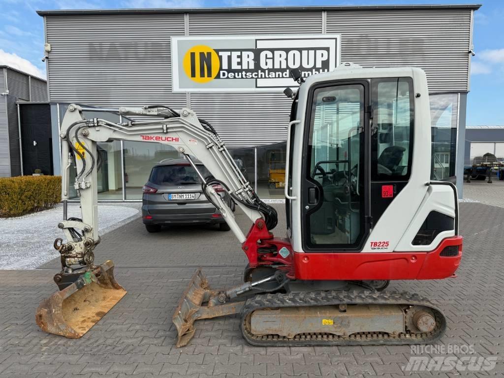 Takeuchi TB 225 V3 Mini Escavadoras <7t