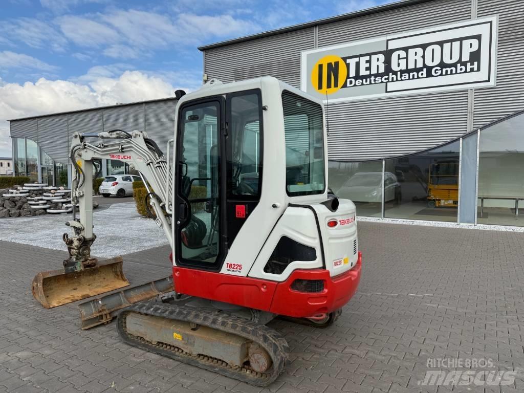 Takeuchi TB 225 V3 Mini Escavadoras <7t