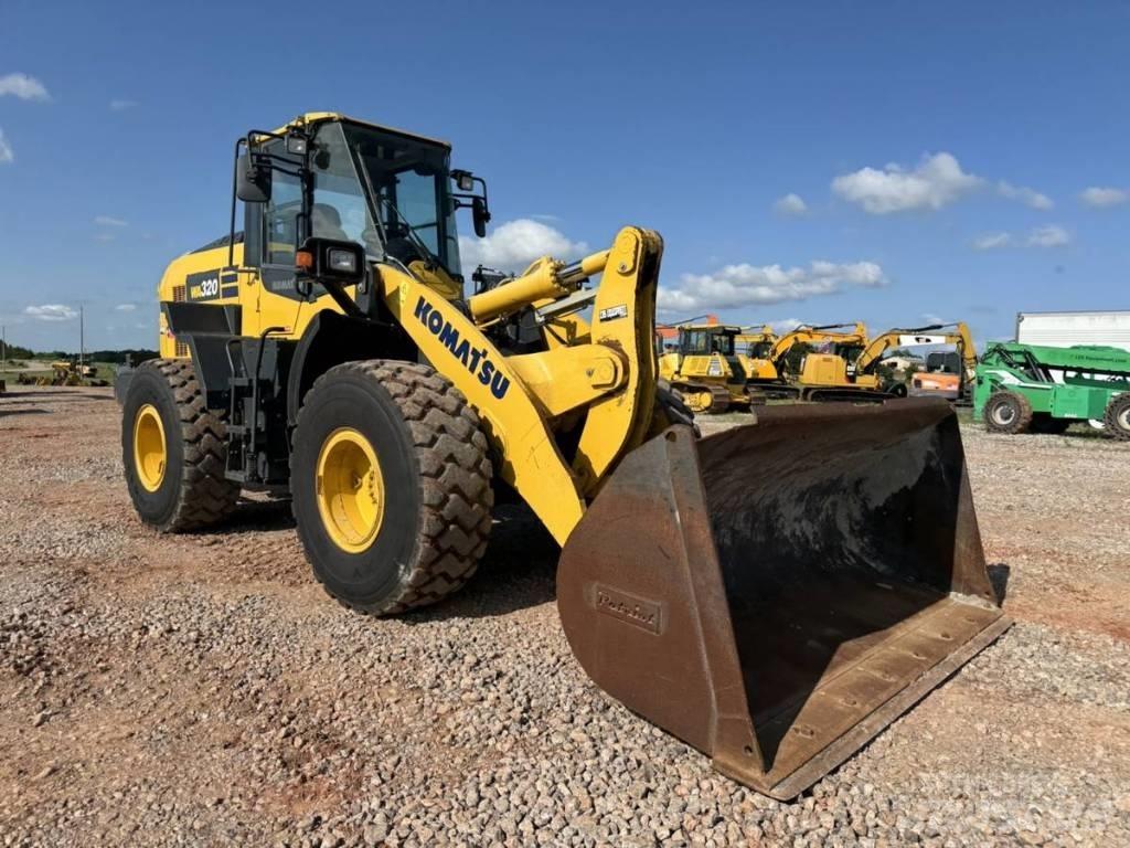 Komatsu WA 320 Pás carregadoras de rodas