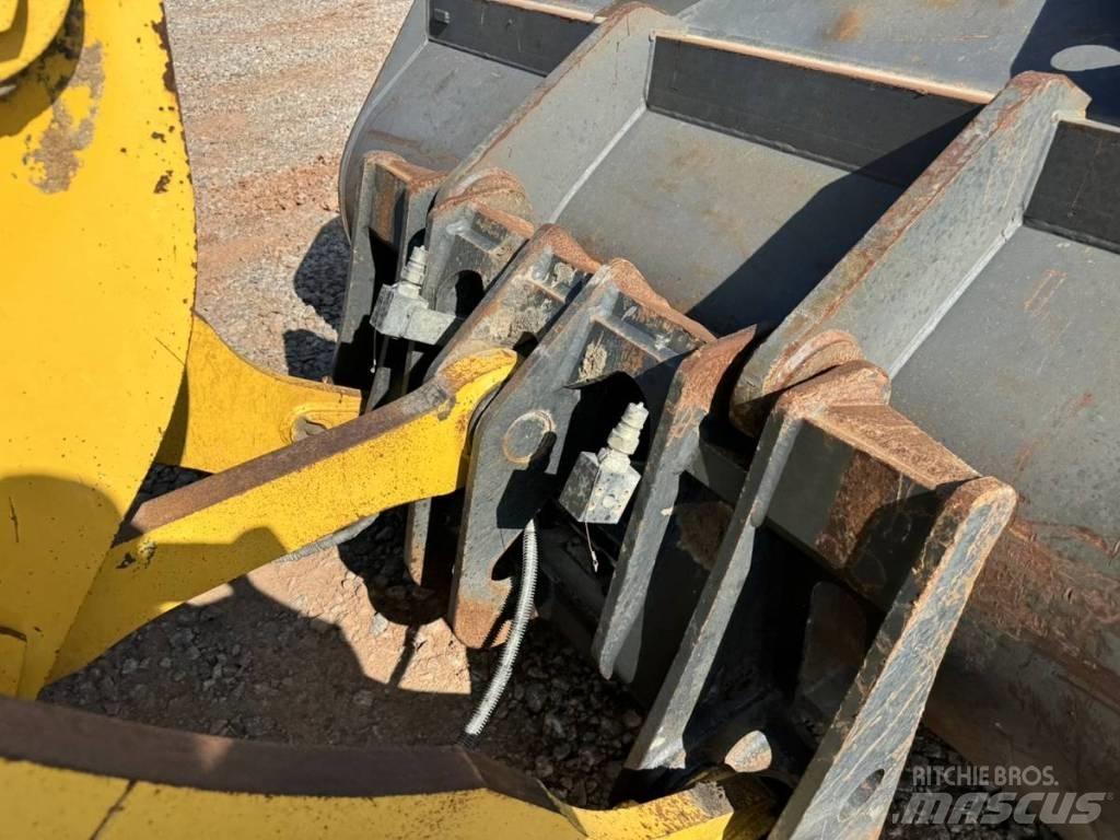 Komatsu WA 320 Pás carregadoras de rodas