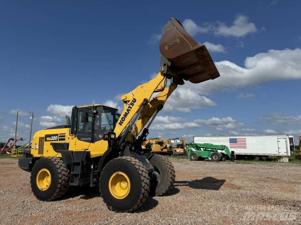 Komatsu WA 320 Pás carregadoras de rodas