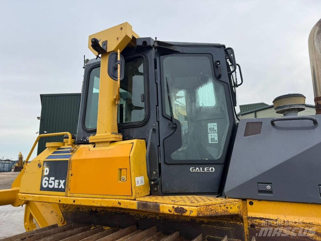Komatsu D65EX-15 Dozers - Tratores rastos
