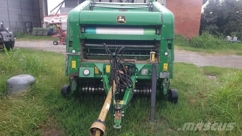 John Deere F 450 Enfardadeira de rolos