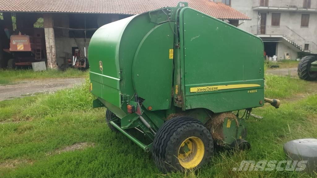 John Deere F 450 Enfardadeira de rolos