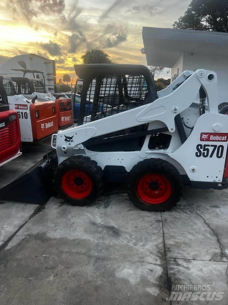 Bobcat S570 Carregadoras de direcção deslizante