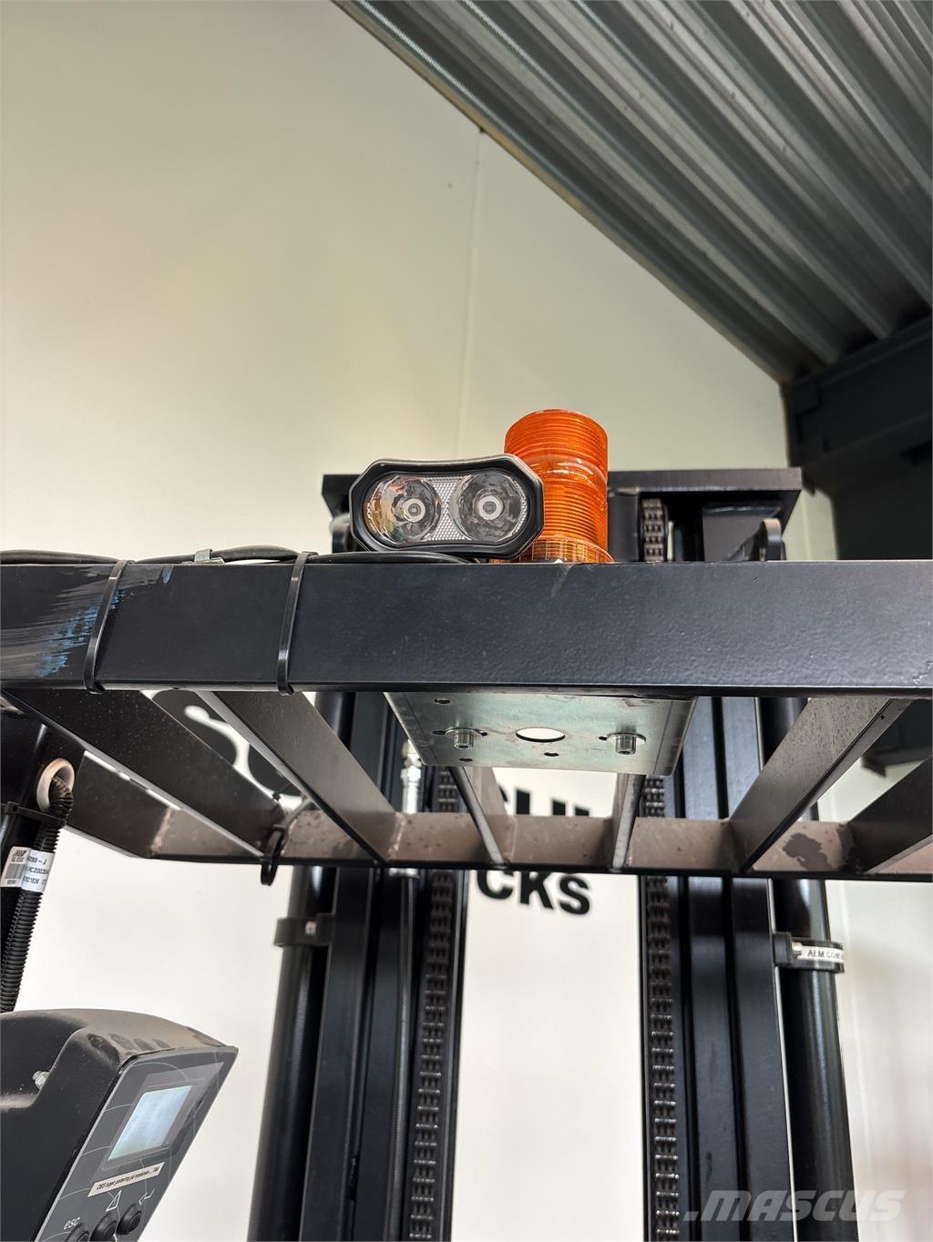 Mitsubishi SBR16N Self propelled stackers