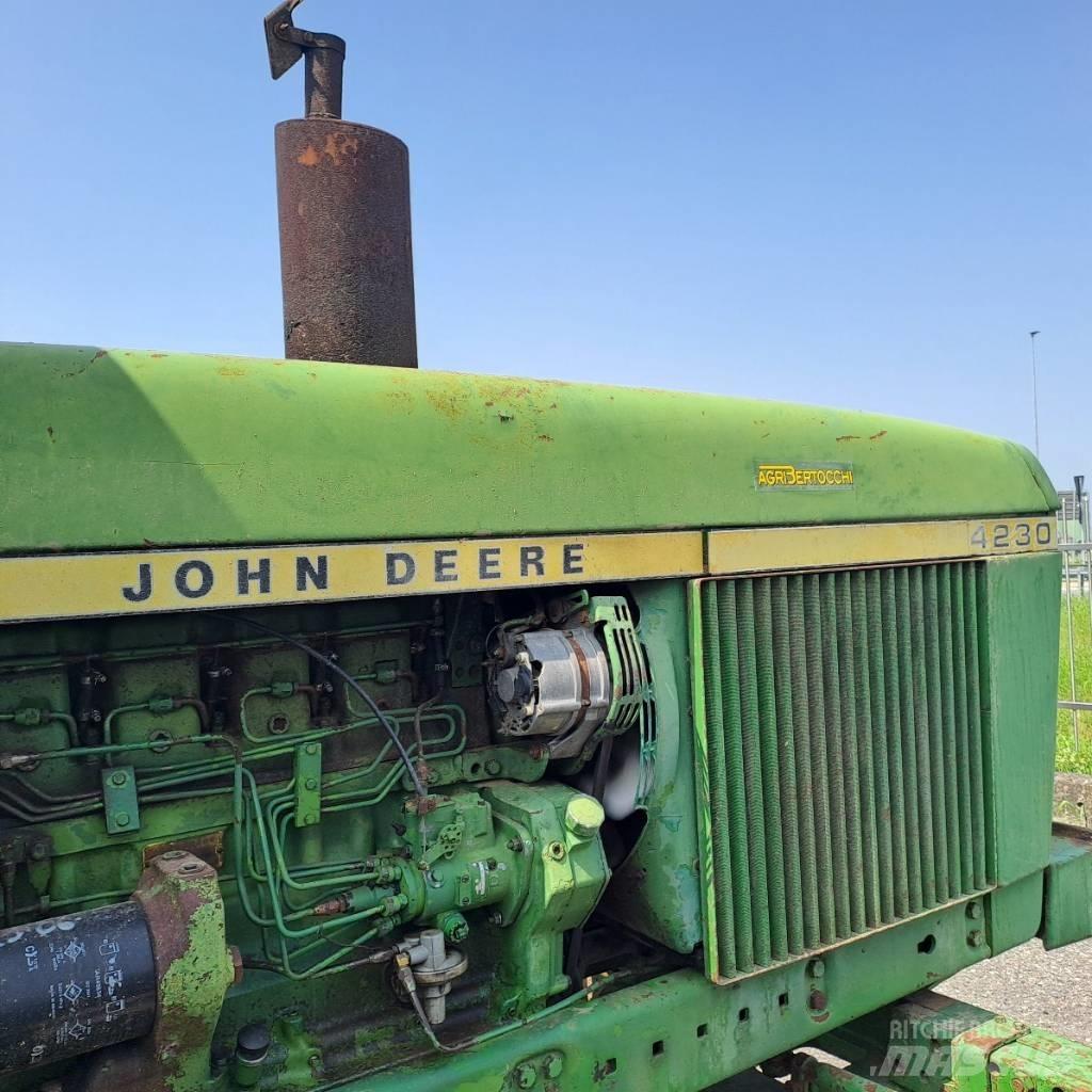 John Deere 4230 Tratores Agrícolas usados