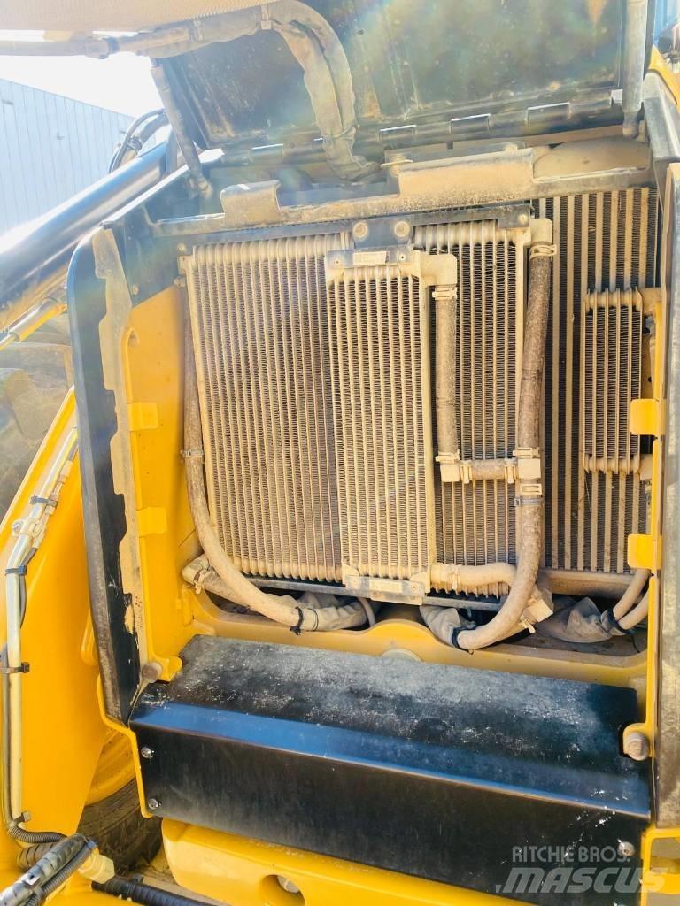 CAT 444  4x4 Retroescavadoras