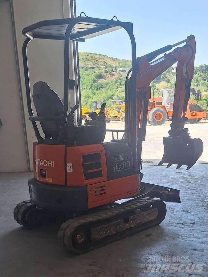 Hitachi ZX19U Mini Escavadoras <7t
