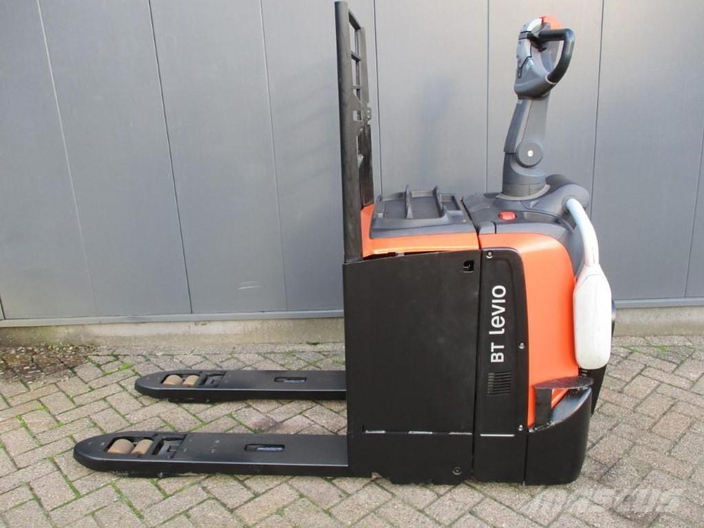 Toyota LPE250 Porta-paletes com plataforma