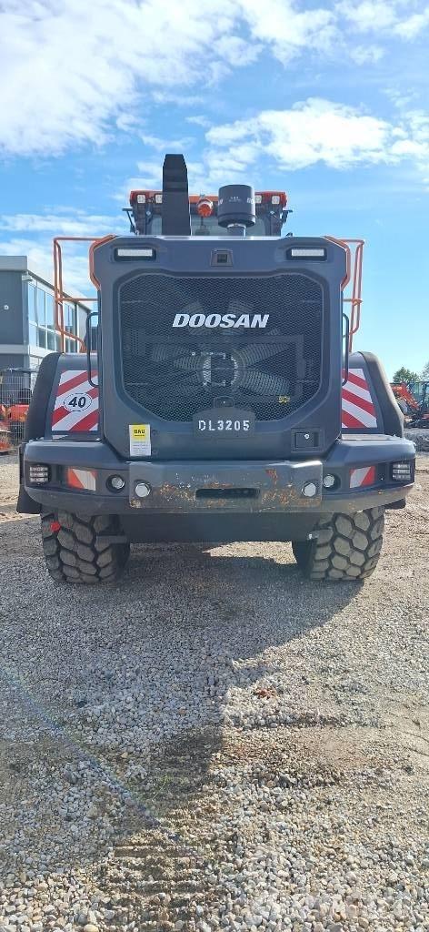 Doosan DL 320-7 Pás carregadoras de rodas