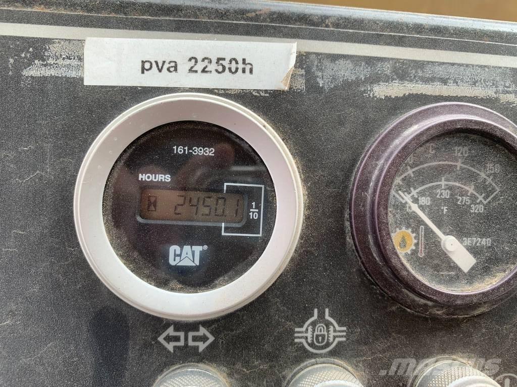 CAT PS 300 B Cilindros Compactadores de pneus