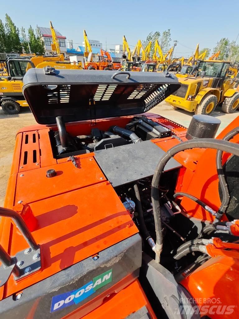 Doosan DX 225 LC Escavadoras de rastos