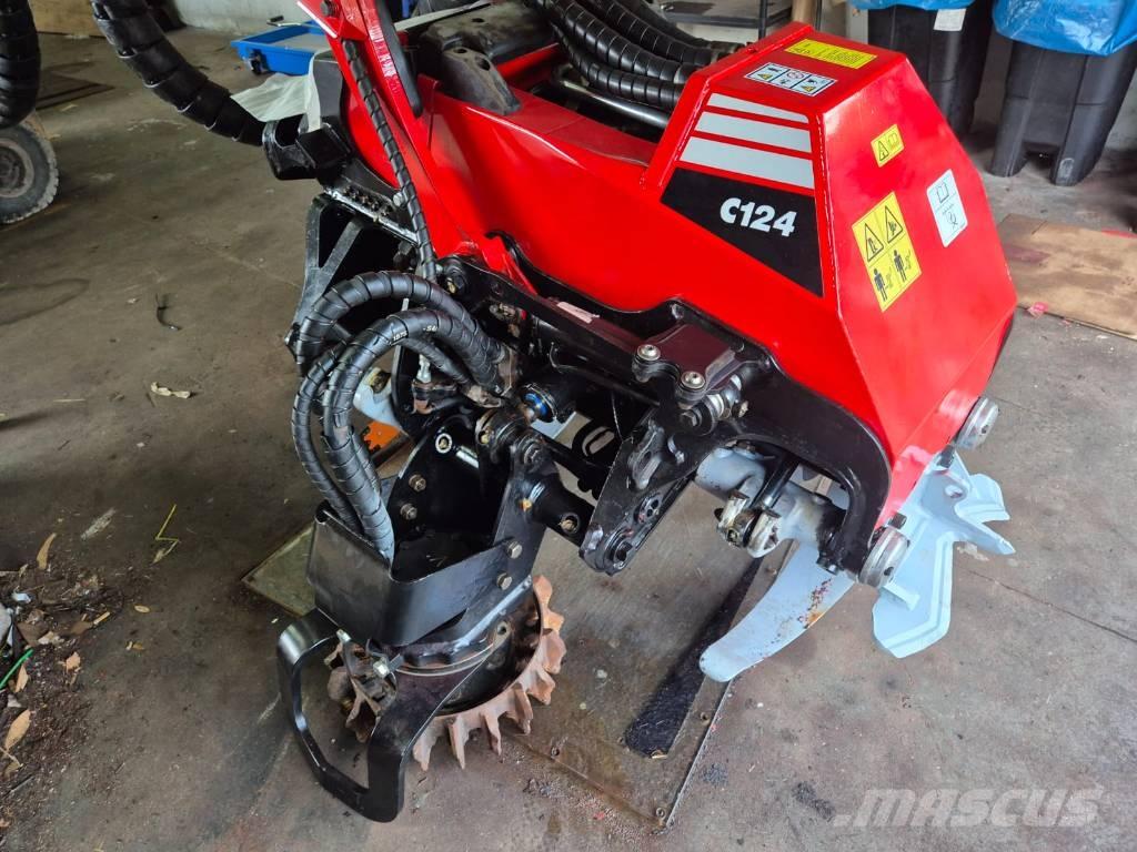 Komatsu C 124 Cabeças de ceifeiras