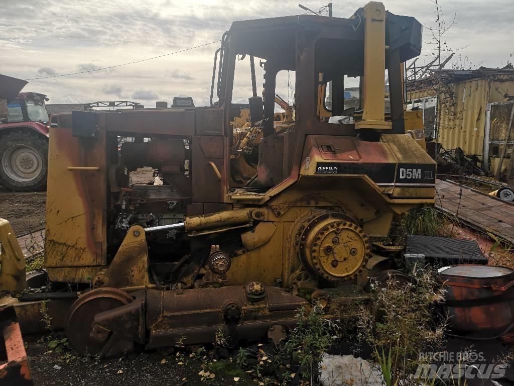 CAT D 5 M XL Dozers - Tratores rastos