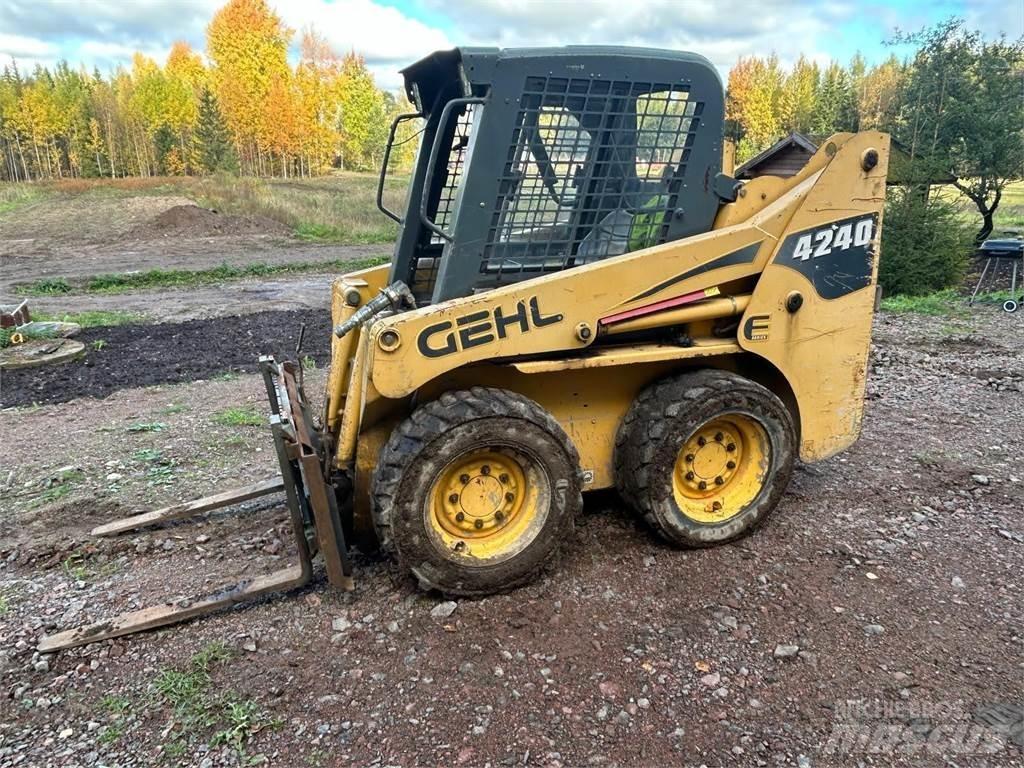 Gehl 4240 Carregadoras de direcção deslizante