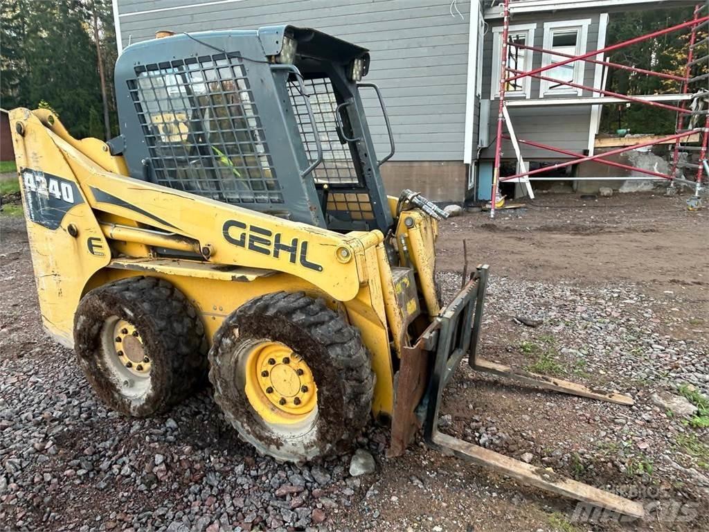 Gehl 4240 Carregadoras de direcção deslizante