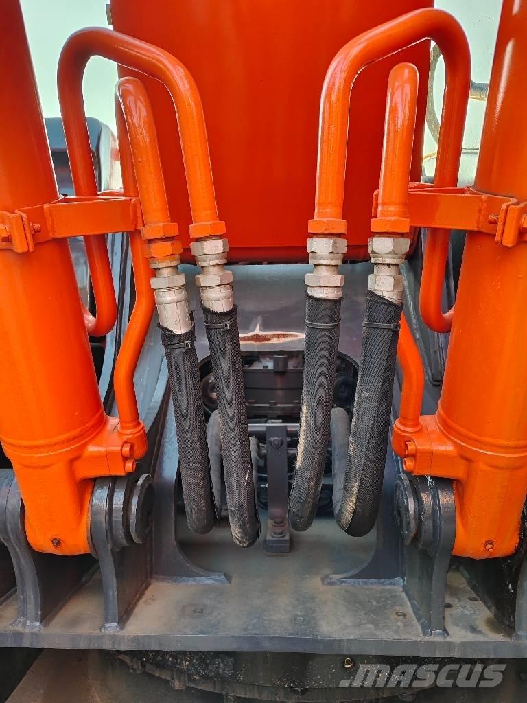 Hitachi ZX 210 Escavadoras de rastos