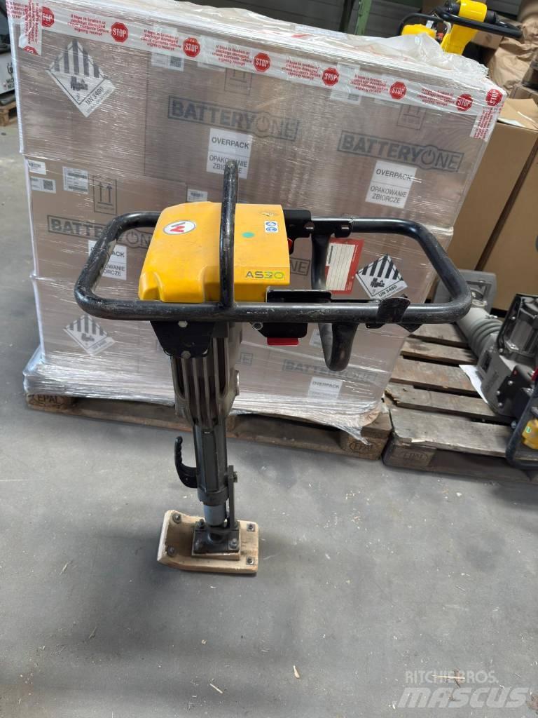 Wacker Neuson AS30e Saltitões