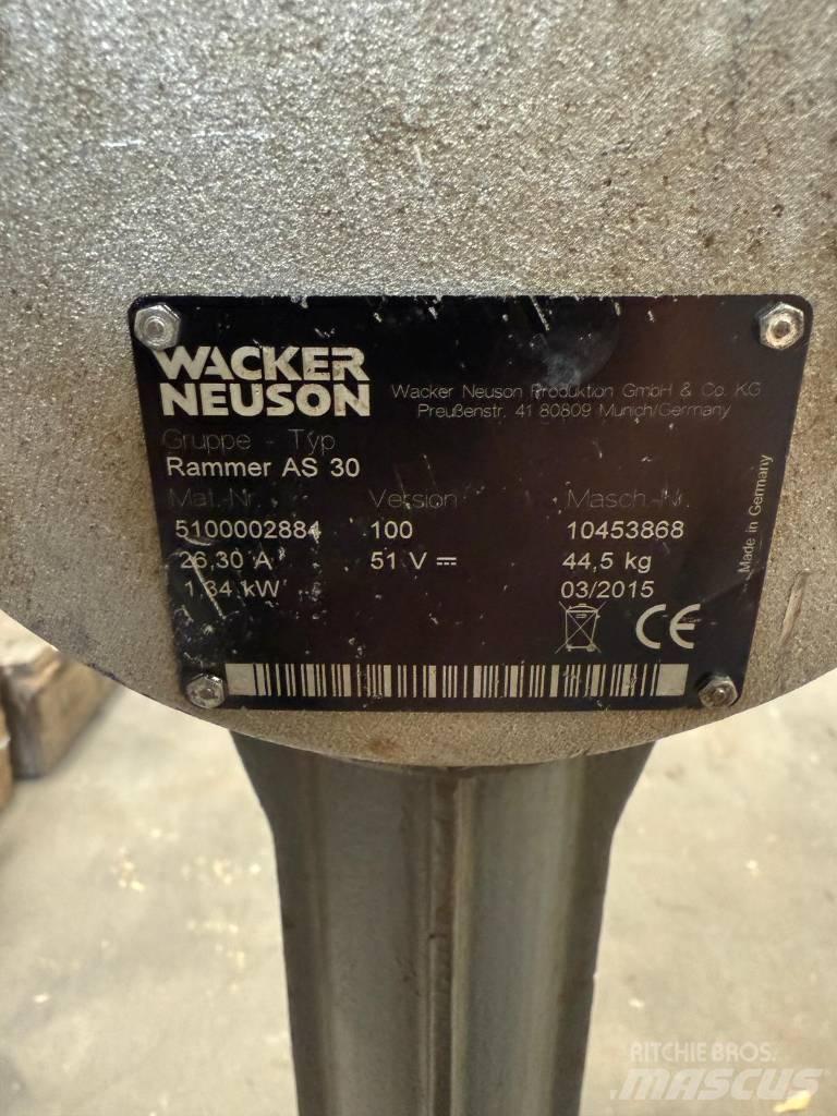 Wacker Neuson AS30e Saltitões
