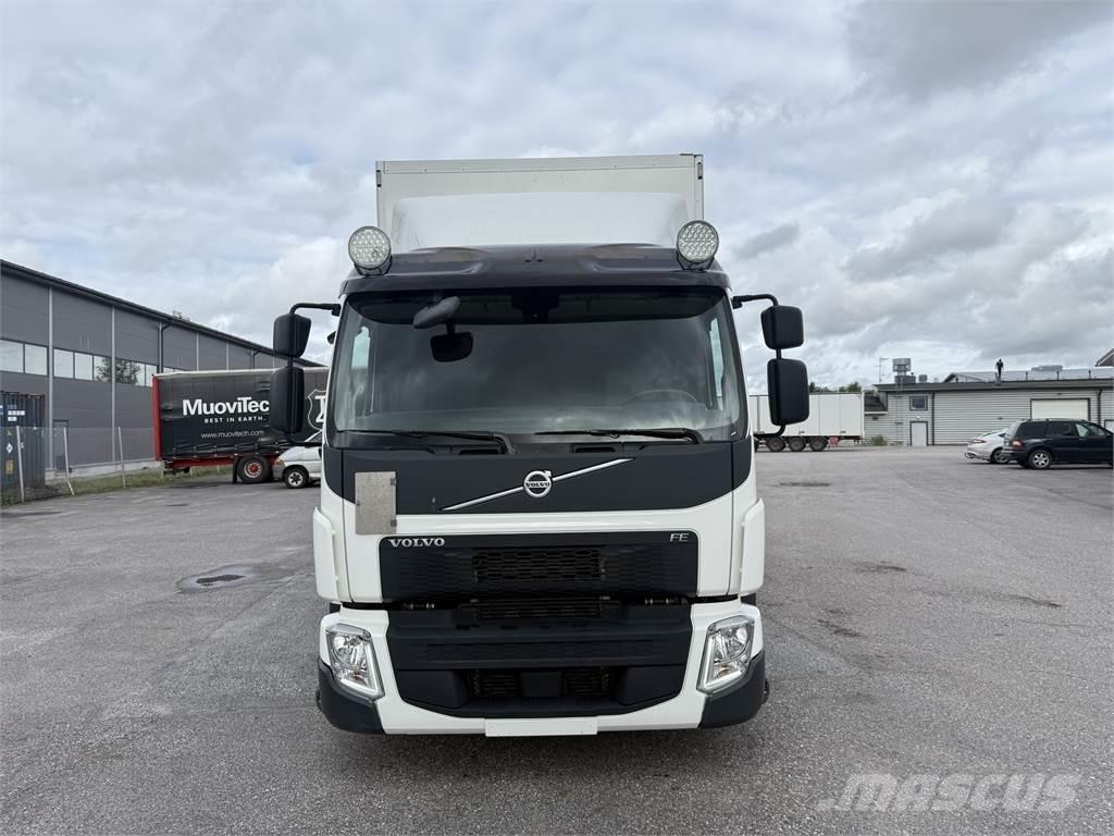 Volvo FE320 4x2 Camiões de caixa fechada