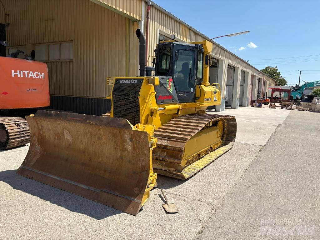 Komatsu 61 PX Dozers - Tratores rastos
