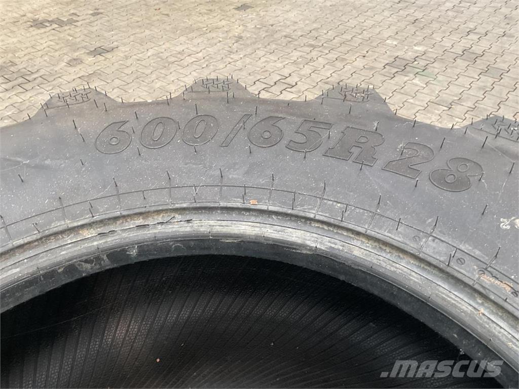 BKT 600/65R28 Pneus Agrícolas