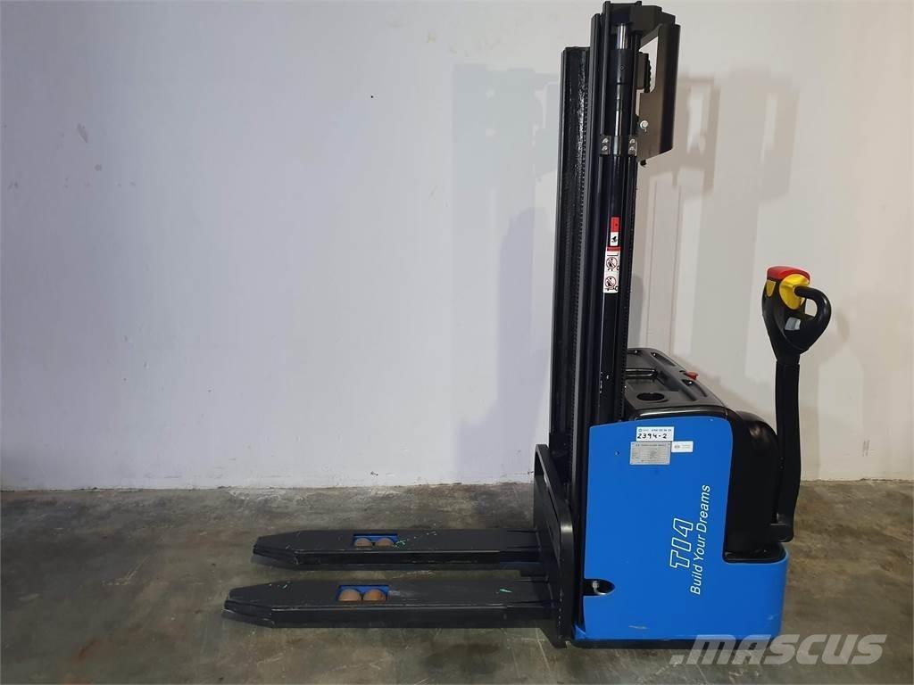 BYD EPS14 Self propelled stackers