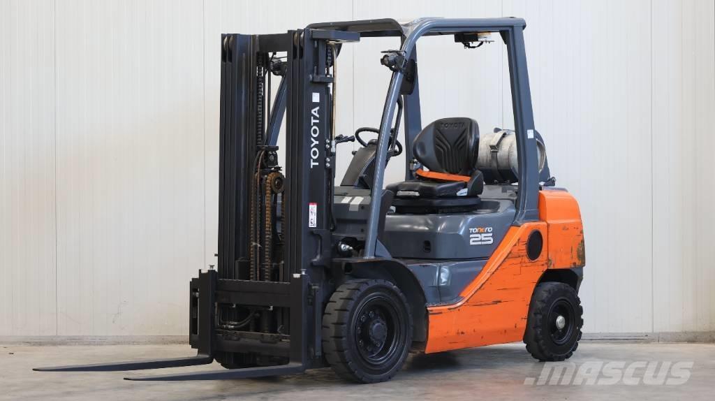 Toyota 02-8 FGF 25 Empilhadores a gás