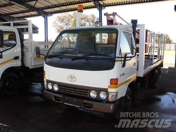 Toyota dyna 5104 Camiões de caixa fechada