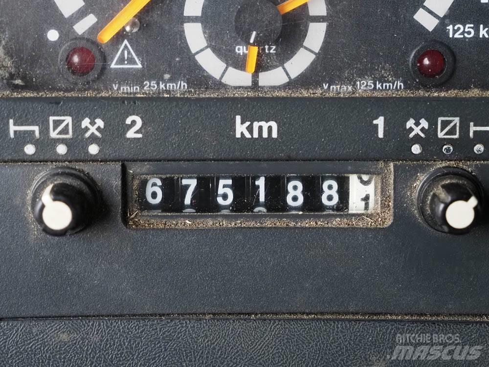 Scania 94 D 260 Camiões de caixa fechada