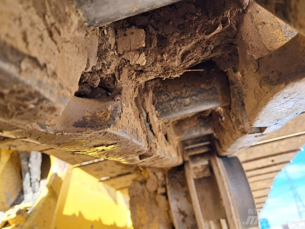 Komatsu D61PXI-24E0 Dozers - Tratores rastos