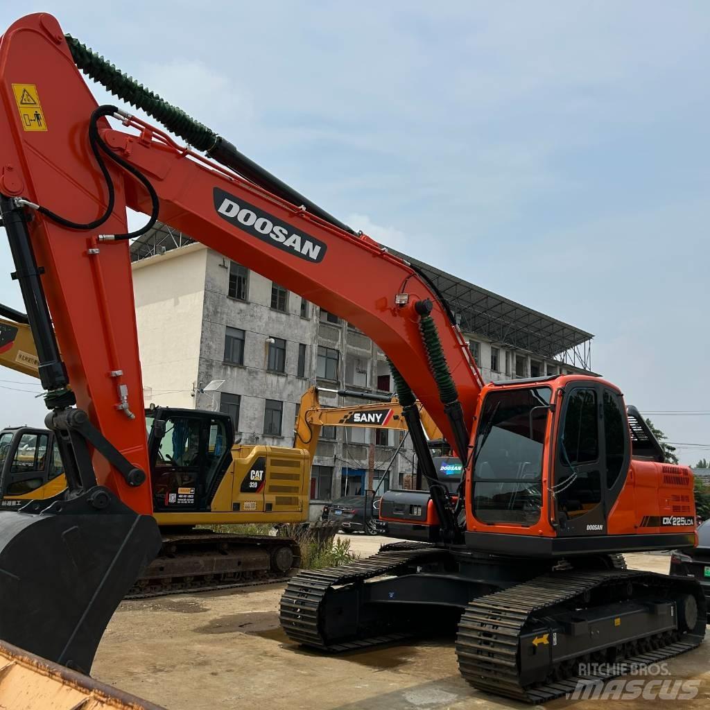 Doosan DX 225 LC Escavadoras de rastos