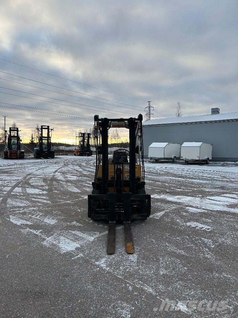 TCM FG 25 N2 Empilhadores a gás