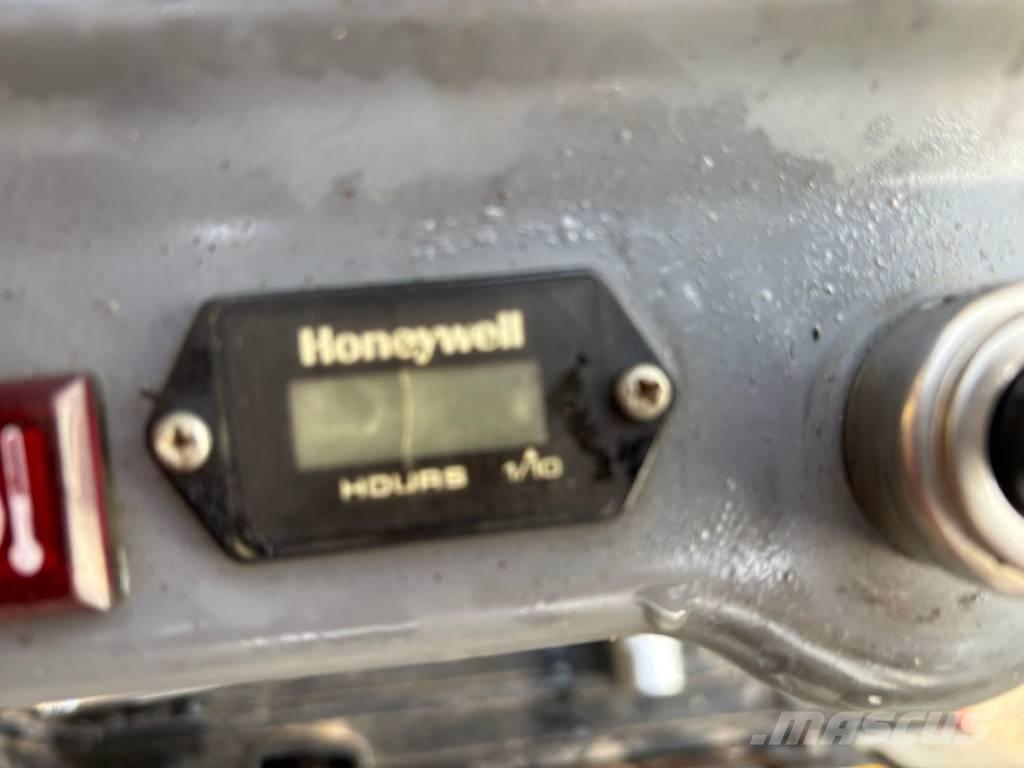 Takeuchi TB 210 R Mini Escavadoras <7t