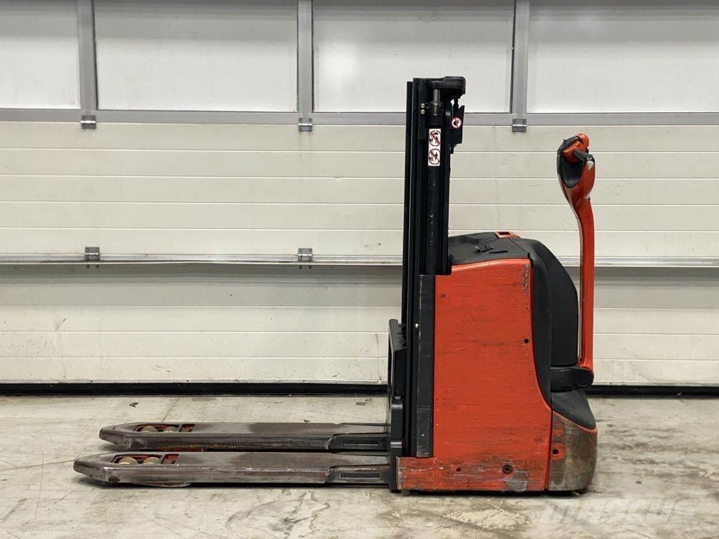 Linde D08 Empilhador para operador externo