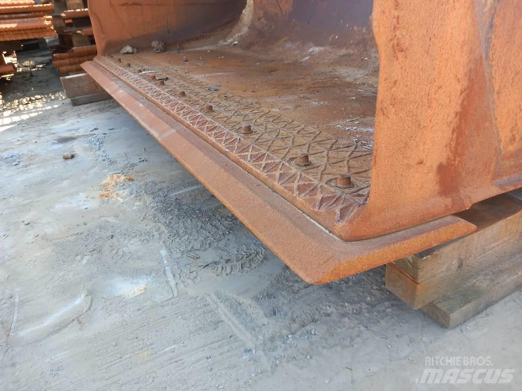 Komatsu WA475-10 Baldes