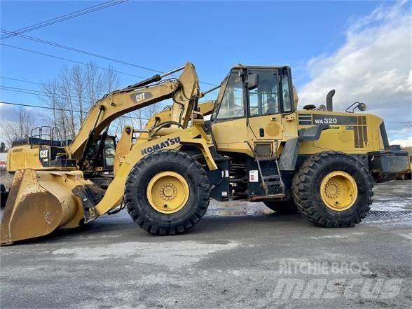 Komatsu WA320 Pás carregadoras de rodas