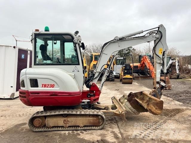 Takeuchi TB 230 Mini Escavadoras <7t