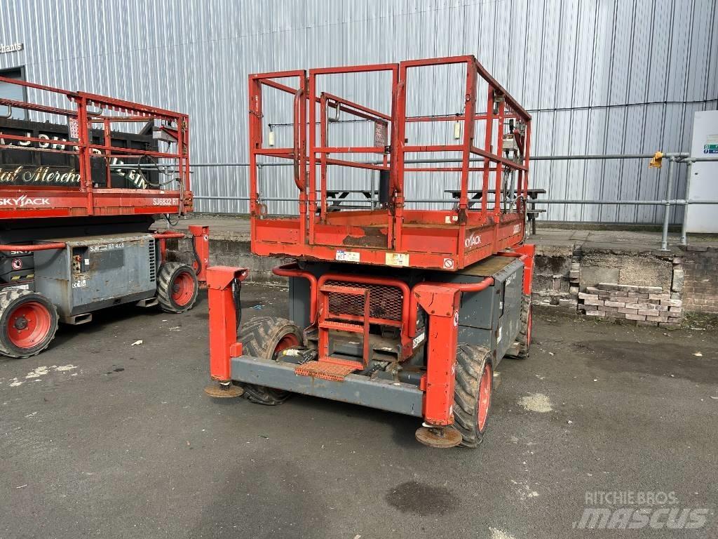 SkyJack SJ 6826 RT Elevadores de tesoura